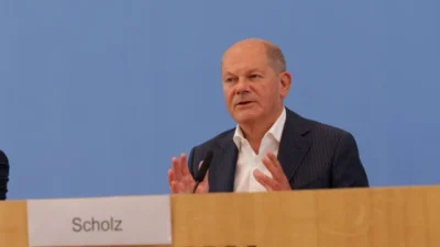 Putin dan Scholz Bahas Krisis Ukraina Via Telepon