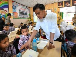 Wapres Gibran Rakabuming Tinjau Program Makan Bergizi Gratis di Makasar