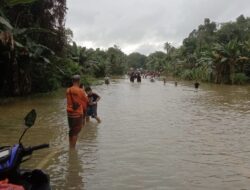 Banjir Genangi Akses Jalan Utama di Beduai