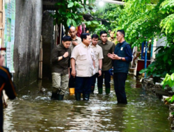 Presiden Prabowo Tinjau Warga Terdampak Banjir di Bekasi