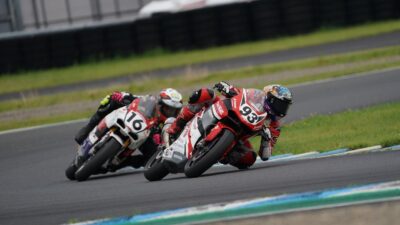 "Aksi pembalap Astra Honda dalam ajang Asia Road Racing Championship (ARRC) (Dok. Astra Honda Motor)"