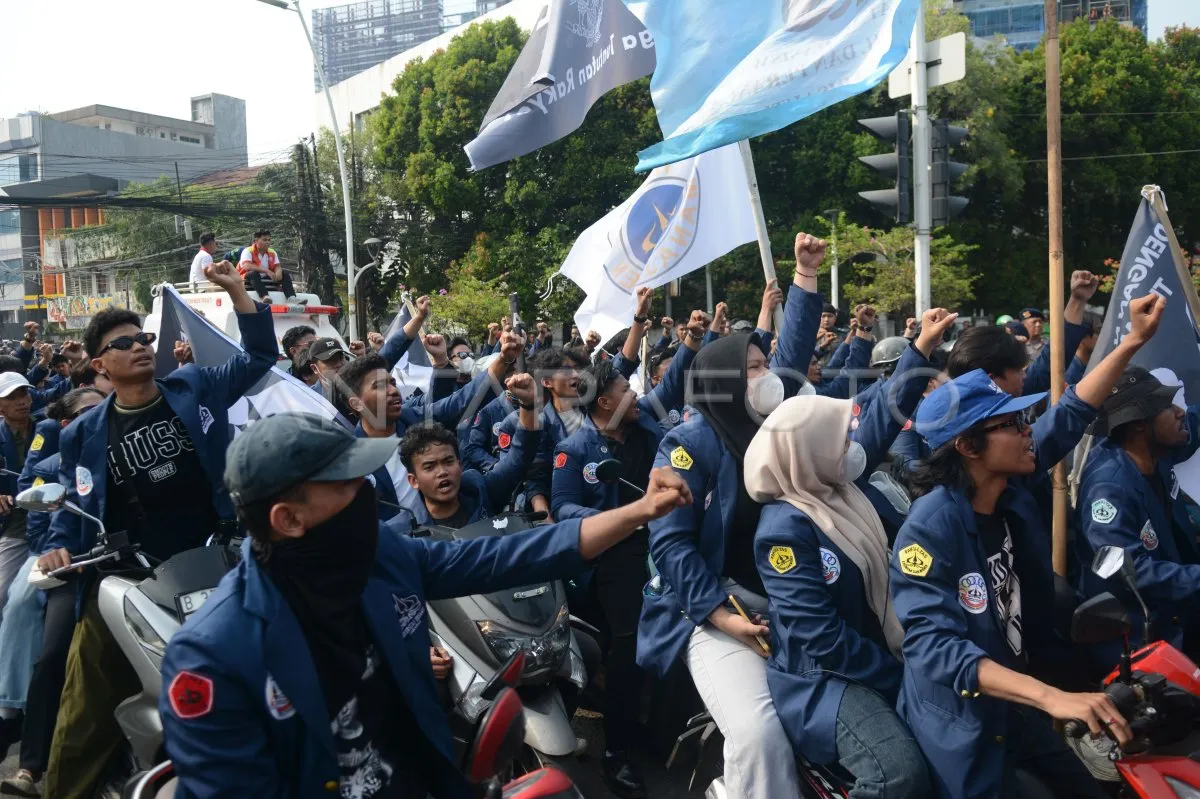 Aksi Mahasiswa Trisakti Tuntut Evaluasi Kabinet Prabowo