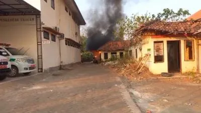 Kebakaran Puskesmas Tragah, Pasien Lari Bawa Infus