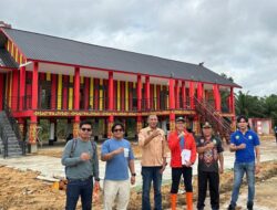 Kejari Sanggau Kawal Pembangunan Rumah Betang Sosok
